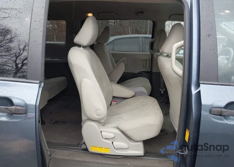 2014 Toyota Sienna L V6 7 Passenger z USA, uszkodzony, nr VIN 5TDZK3DC0ES500638